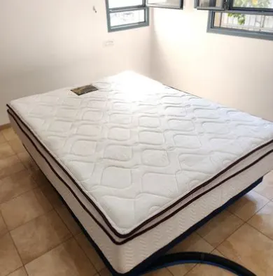 מזרן זוגי אחרי ניקוי, בלי הכתם